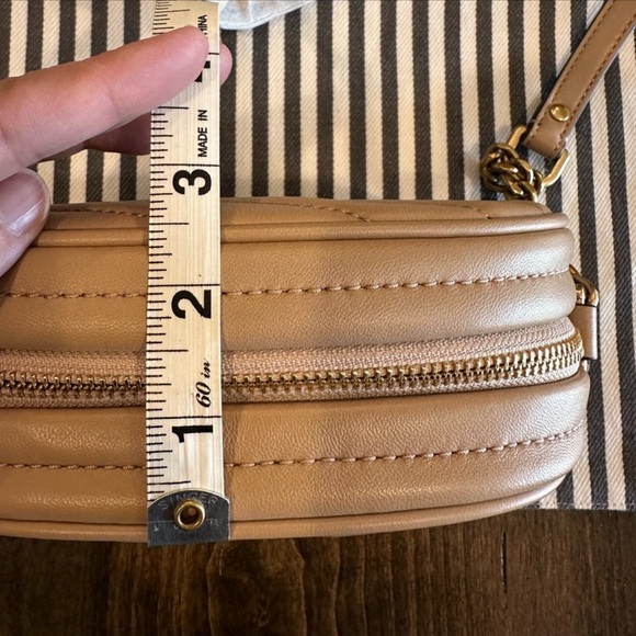 Tory Burch Kira Chevron camera bag Devon sand color gold tone hardware NWT - Picture 8 of 16